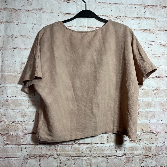 Tan short sleeve oversized dressy crop top size medium - Picture 4 of 6